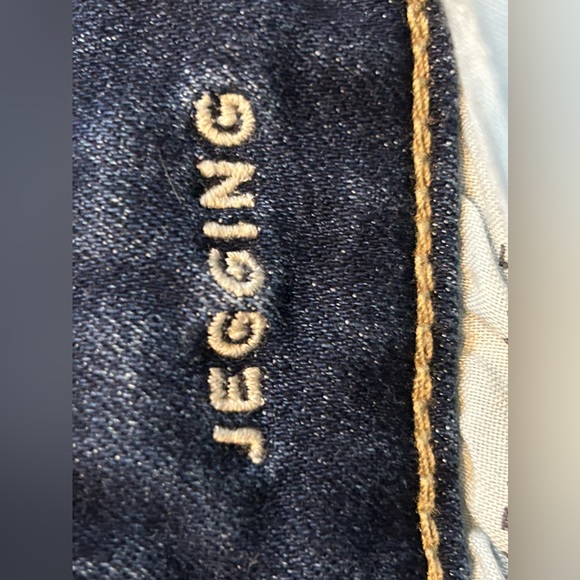 American Eagle Ripped Jeans - Picture 4 of 5